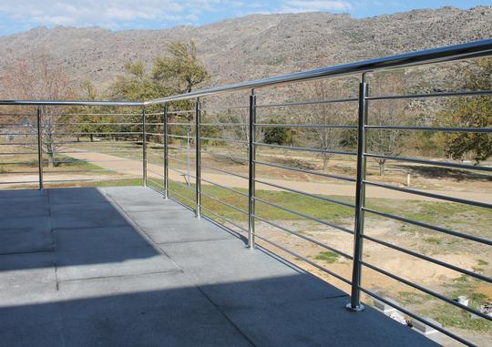 Tubular balustrade with 8 rails