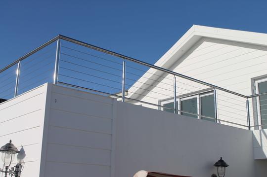 Tubular stainless steel balustrade with cables