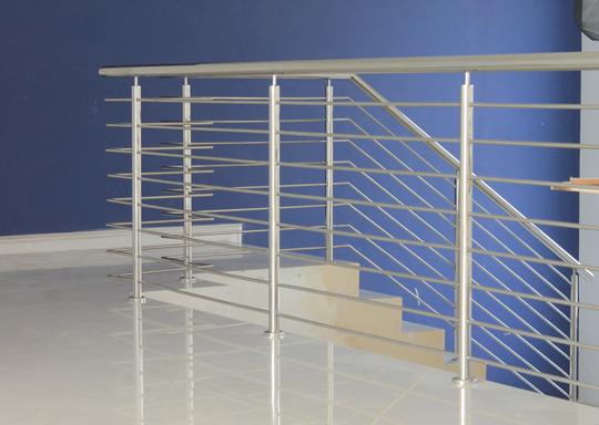 Tubular balustrade with 8 rails 